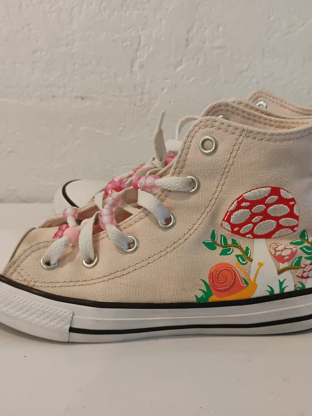 Girls Converse Chuck Taylor All Star High Embroidered Mushroom w/Beads Size 1.5